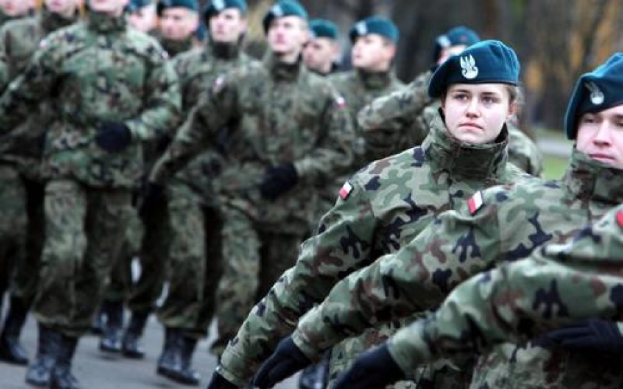 Επικίνδυνη αναταραχή στην Ανατολική Ευρώπη – Η Πολωνία διπλασιάζει τον στρατό της και καταγγέλλει  υβριδικό πόλεμο από τη Λευκορωσία