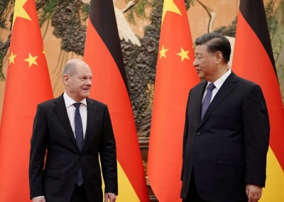 O απελπισμένος Scholz στρέφεται στον «κόκκινο δράκο»  - Ψάχνει σανίδα σωτηρίας στην Κίνα