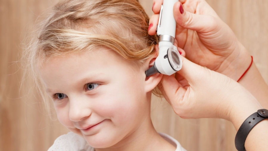 Καλοκαιρινά μπάνια και εξωτερική ωτίτιδα στα παιδιά