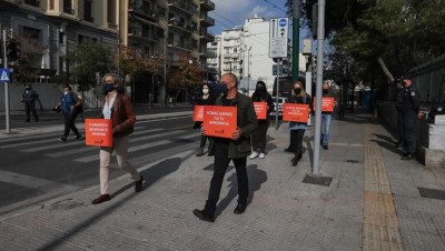 Στο Πολυτεχνείο ο Βαρουφάκης με 6 βουλευτές - Πορεία προς την αμερικανική πρεσβεία