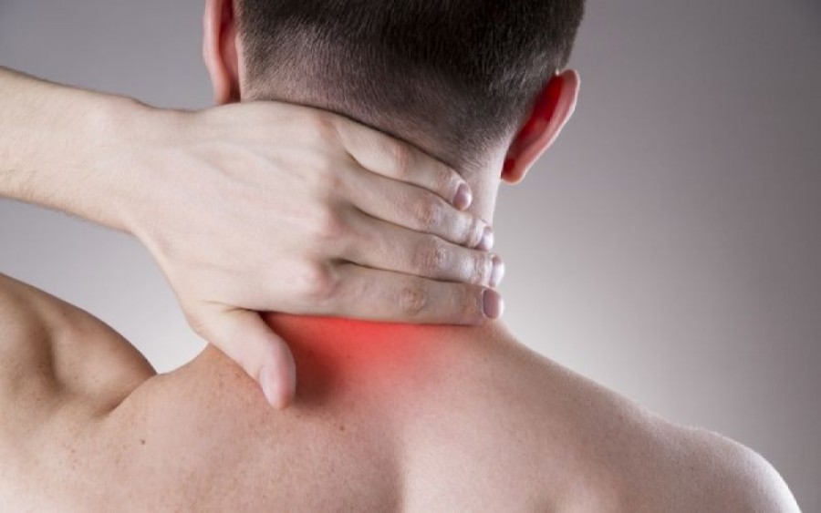 Αυχεναλγία: Τι είναι, συχνότερα αίτια και η αντιμετώπισή της