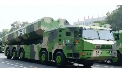 «Υπερηχητικός Θάνατος»! Η Κίνα έδωσε στη δημοσιότητα τα κρυμμένα μυστικά του πυραύλου κρουζ DF-100, μήκους 4.000 χλμ.