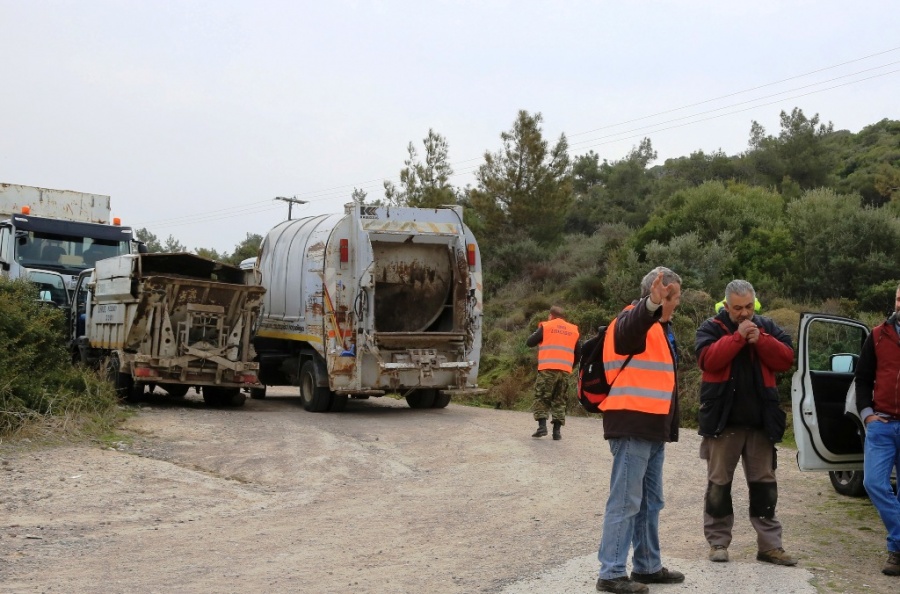 Λέσβος: Κάτοικοι απέκλεισαν τον δρόμο που οδηγεί στην νέα κλειστή δομή μεταναστών