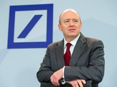 Το παρασκήνιο της απομάκρυνσης του John Cryan από τη Deutsche Bank