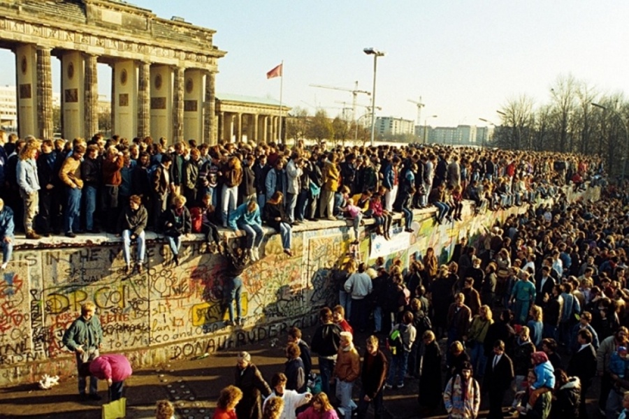 Σαν σήμερα η πτώση του Τείχους του Βερολίνου - 9 Νοεμβρίου 1989 η ημέρα που άλλαξε η όψη του κόσμου
