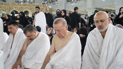 Η προσευχή του Erdogan στη Μέκκα με δρακόντεια τα μέτρα ασφαλείας και η «επίθεση» φιλίας στους Σαουδάραβες