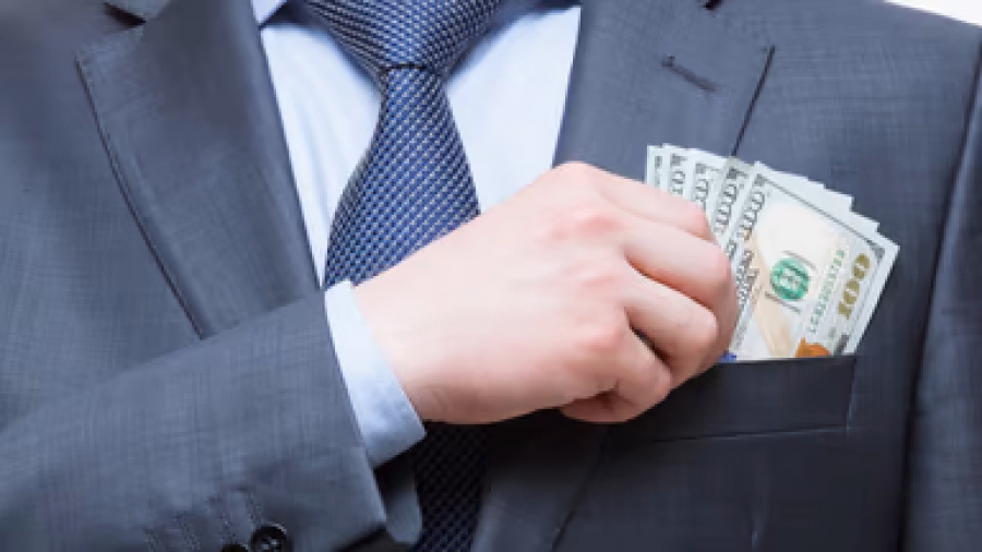 Οι χρυσές αμοιβές των CEO - Ποιοι πήραν αύξηση 31% στα 20 εκατομμύρια δολάρια; Η περίπτωση της Apple