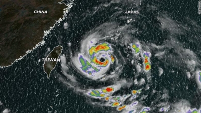 Μετά τις καταστροφικές πλημμύρες, η Κίνα κλείνει λιμάνια, ακυρώνει πτήσεις, καθώς ετοιμάζεται για τον τυφώνα Ιν-Φα