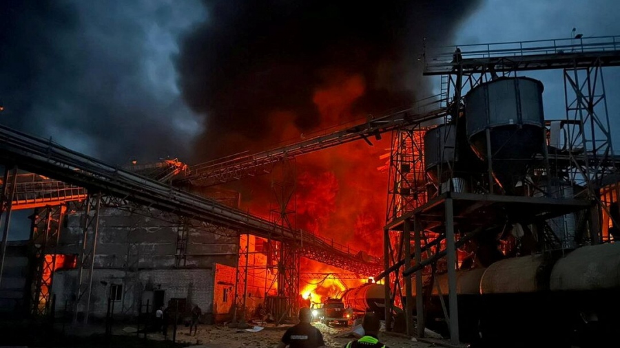 Το Ternopil στις φλόγες: Η Ρωσία με 7 καταιγιστικούς «Kodiak» συνέτριψε ουκρανικούς στόχους (vid)