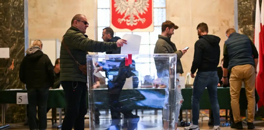 Πολωνία – Μικρότερη από το 2020 η συμμετοχή στις προεδρικές εκλογές, κάτω από το 20% το μεσημέρι