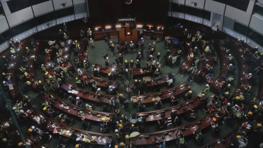 Μαζική παραίτηση βουλευτών στο Χονγκ Κονγκ
