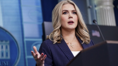 «Θα ακουστούν πυροβολισμοί...» - Ανατριχιαστική δήλωση της εκπροσώπου Τύπου Leavitt πριν το χάος στο δείπνο των ανταποκριτών