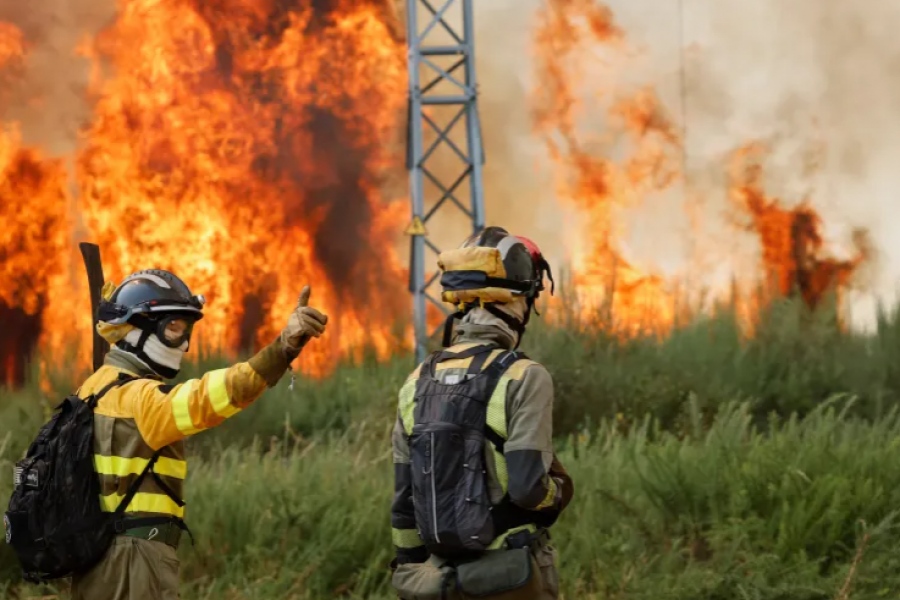 Σε πύρινο κλοιό η Ισπανία με 20 μεγάλες δασικές πυρκαγιές – Επιπλέον 500 στρατιώτες αναπτύχθηκαν σε συνθήκες καύσωνα