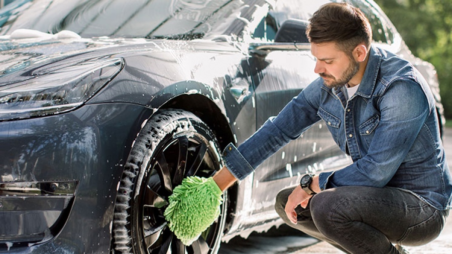 Πρόστιμα για όσους πλένουν το αυτοκίνητο στο χέρι