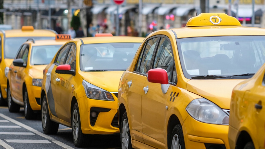Η Ρωσία το κάνει αλλιώς - Η Αγία Πετρούπολη απαγορεύει σε μετανάστες να εργάζονται ως οδηγοί ταξί