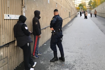 «Stop and Frisk»: Η νέα τακτική της Σουηδικής Αστυνομίας για να αντιμετωπίσει την έκρηξη της εγκληματικότητας