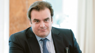 Πιερρακάκης για ΕΦΚ: Μας νοιάζει η τιμή στο ταμπλό, όχι ο μηχανισμός - Η αντιπολίτευση τα ζητάει όλα