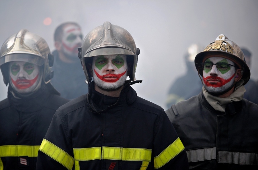 Σφοδρές συγκρούσεις μεταξύ αστυνομικών και πυροσβεστών στο Παρίσι