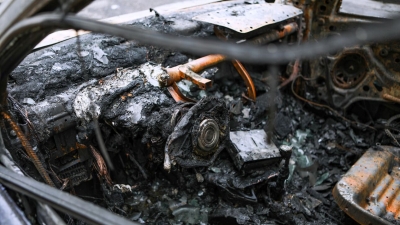 Παλαιό Φάληρο: Εμπρησμός σε αντιπροσωπεία αυτοκινήτων - Κάηκαν ολοσχερώς ΙΧ