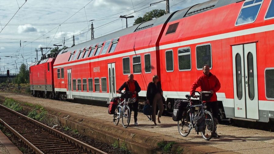Γερμανία: «Πολιτικό» σαμποτάζ στη σιδηροδρομική γραμμή Αμβούργου - Βερολίνου προκάλεσε ακυρώσεις και καθυστερήσεις
