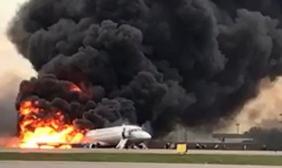 Συγκλονιστικό βίντεο μέσα από το φλεγόμενο αεροπλάνο στη Μόσχα
