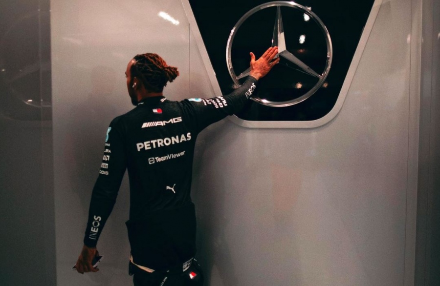 Οι λόγοι που οδήγησαν τον Lewis Hamilton να πάει στη Ferrari