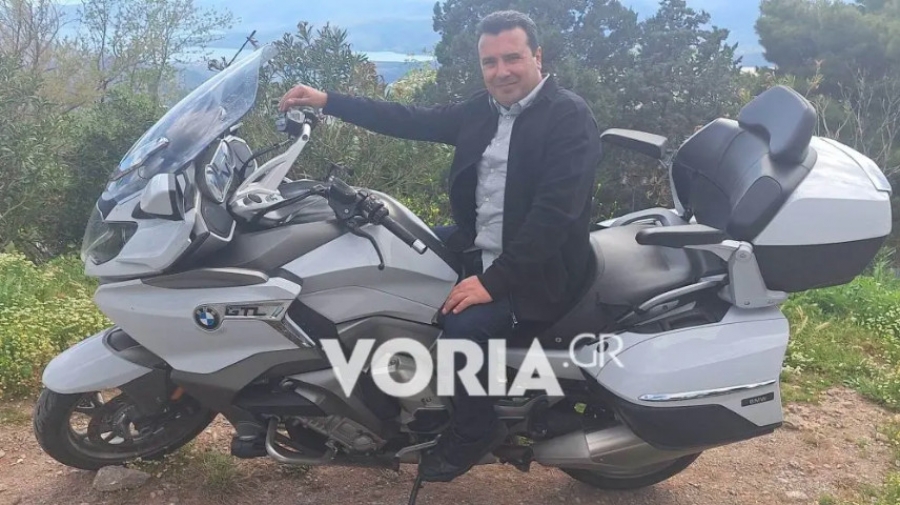 Ο γύρος της... Ελλάδας: Με μηχανή από τα Σκόπια στους Δελφούς ο Zaev