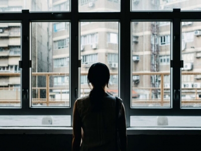 Το Ηνωμένο Βασίλειο μειώνει την καραντίνα για θετικούς σε Covid διεθνείς ταξιδιώτες