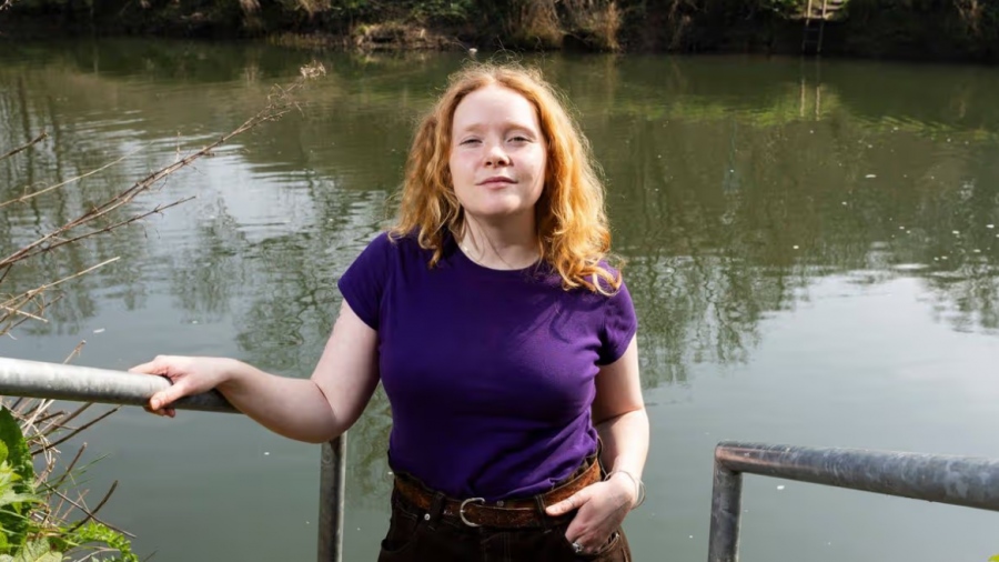 Τα ύστερα του κόσμου - Ακτιβίστρια «παντρεύτηκε» ένα ποτάμι και δηλώνει ερωτευμένη