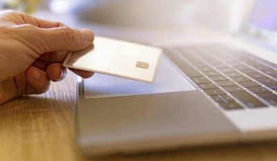 Συναγερμός για τις ηλεκτρονικές απάτες: Τα ύποπτα sms και e-mail με τα οποία κλέβουν