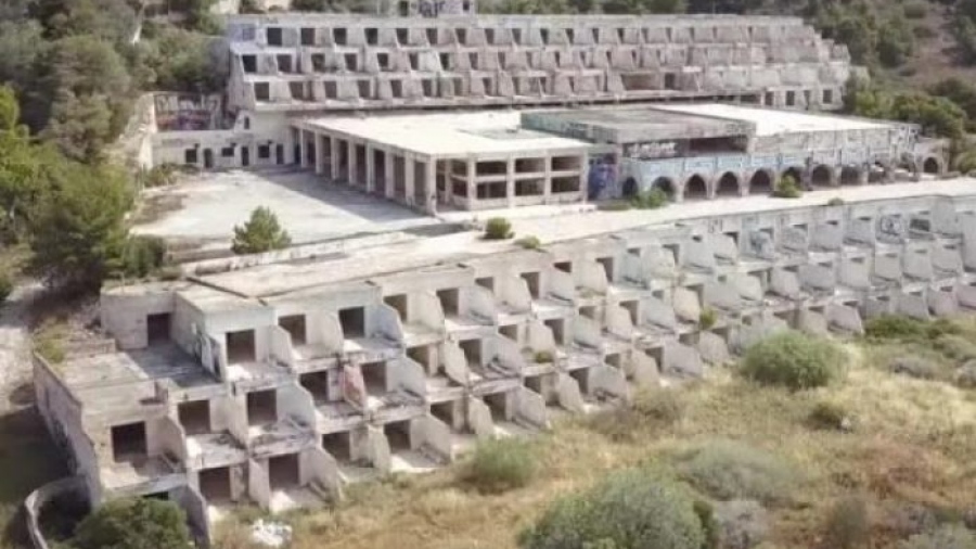 Με 23 εκατ. ευρώ στην HIG το ξενοδοχείο «φάντασμα» στην Αγία Μαρίνα