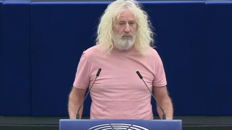 Mick Wallace (Ιρλανδός ευρωβουλευτής): Η υποκίνηση του πολέμου αντιπροσώπων του ΝΑΤΟ με τη Ρωσία κατέστρεψε την Ουκρανία