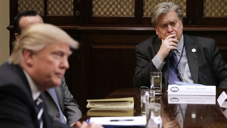 Ο Trump απένειμε χάρη στον Bannon αλλά όχι....στον εαυτό του