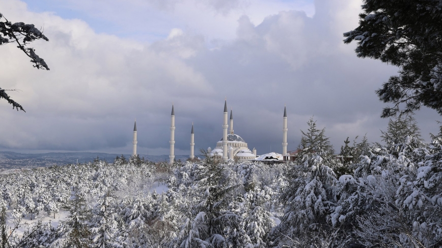 Στα «λευκά» ντύθηκε και η Κωνσταντινούπολη - Έντονες χιονοπτώσεις στην Τουρκία