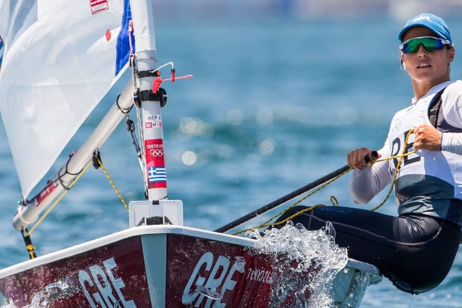Laser Radial: «Βλέπει» βάθρο η Καραχάλιου, 2η μετά την 4η ιστιοδρομία!