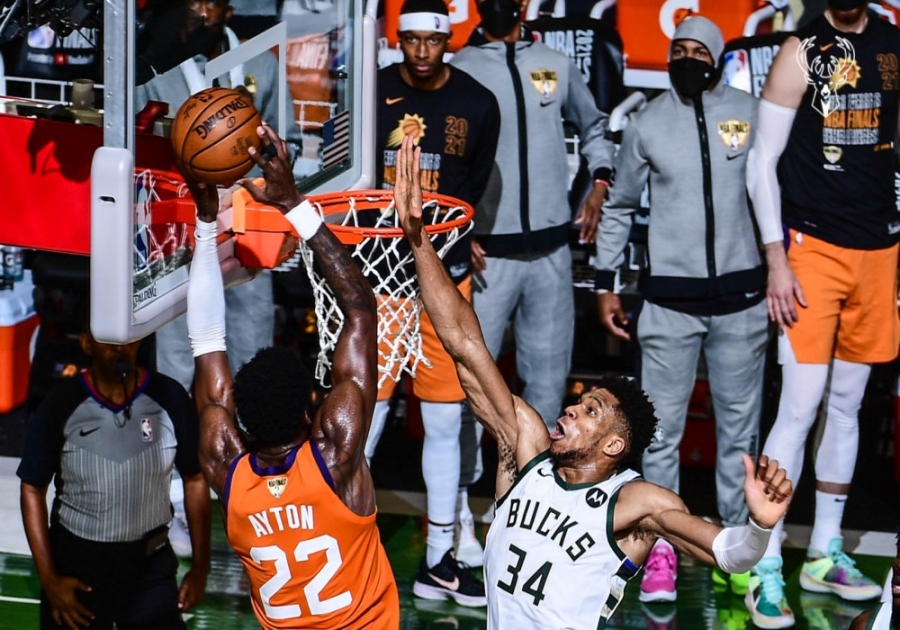 NBA: Η ιστορική τάπα του Γιάννη Αντετοκούνμπο που έκανε τον γύρο του κόσμου! (video)