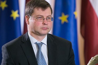 Dombrovskis: Τα Paradise Papers ως μέτρο πίεσης για την καταπολέμηση της φοροδιαφυγής