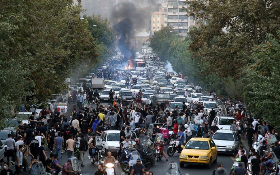 Ιράν: Για 6η εβδομάδα συνεχίζονται οι διαδηλώσεις που μετρούν ήδη 122 νεκρούς