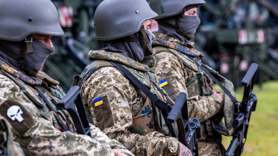 Σήψη μέχρι το μεδούλι - Ουκρανός διοικητής «έτρεχε» κύκλωμα που φυγάδευε λιποτάκτες  στην Ευρώπη - Το κασέ και οι πρακτικές του