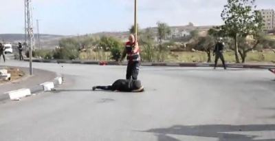 Ισραηλινοί στρατιώτες πυροβολούν Παλαιστίνιο ζωσμένο με εκρηκτικά