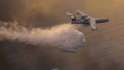 Ανεξέλεγκτη η φωτιά στη Βαρυμπόμπη - Εκκενώνονται περιοχές, μηνύματα από το 112 - Σε κίνδυνο η ηλεκτροδότηση