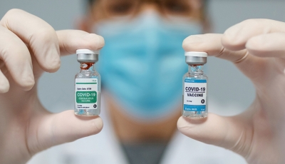 AstraZeneca: Εξετάζει αν η Omicron είναι ανθεκτική στο εμβόλιο και το κοκτέιλ αντισωμάτων της