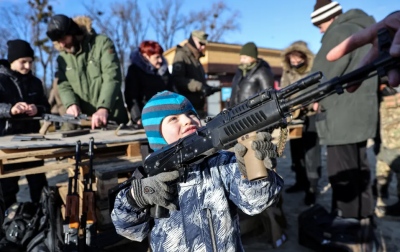 Η Ουκρανία έδωσε 5 εκατ όπλα στους πολίτες αλλά τώρα δεν μπορεί να τα εντοπίσει – Φοβούνται κοινωνική εξέγερση, εμφύλιο