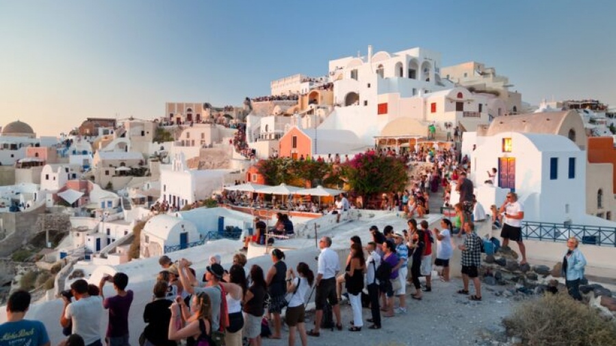 Ποια ελληνικά νησιά υποφέρουν από υπερτουρισμό