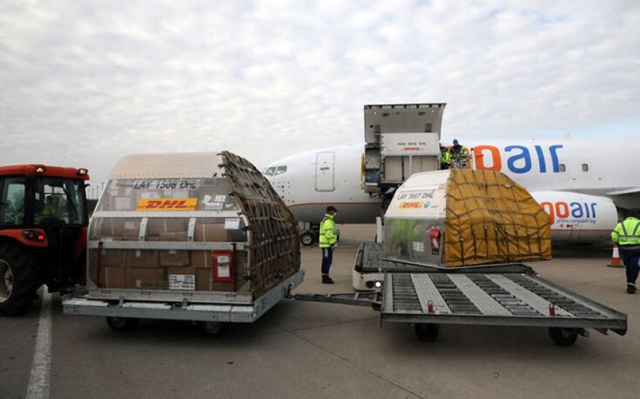 Pfizer - BioΝΤech: Έφτασαν στο Βελιγράδι οι πρώτες δόσεις για το εμβόλιο κατά του κορωνοϊού