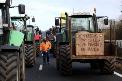 Οι φθηνές εισαγωγές από Ουκρανία καταστρέφουν τους αγρότες - Ο Macron ζητά μέτρα