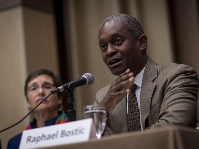 Μία ακόμη αύξηση 25 μ.β. του επιτοκίου της Fed προνήγγειλε ο Bostic - Μετά παύση