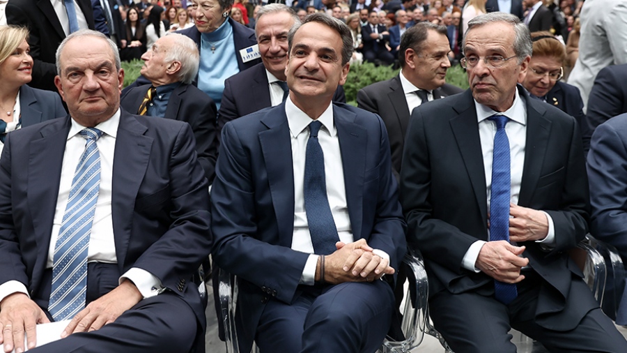 Η σφαγή των τέως με τον Μητσοτάκη ανάβει φωτιές στο Μαξίμου - Μόνος στο… σπίτι ο πρωθυπουργός