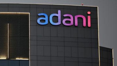 Νέα κατηφόρα για τον Όμιλο Adani, πλήγμα 100 δισ. δολαρίων
