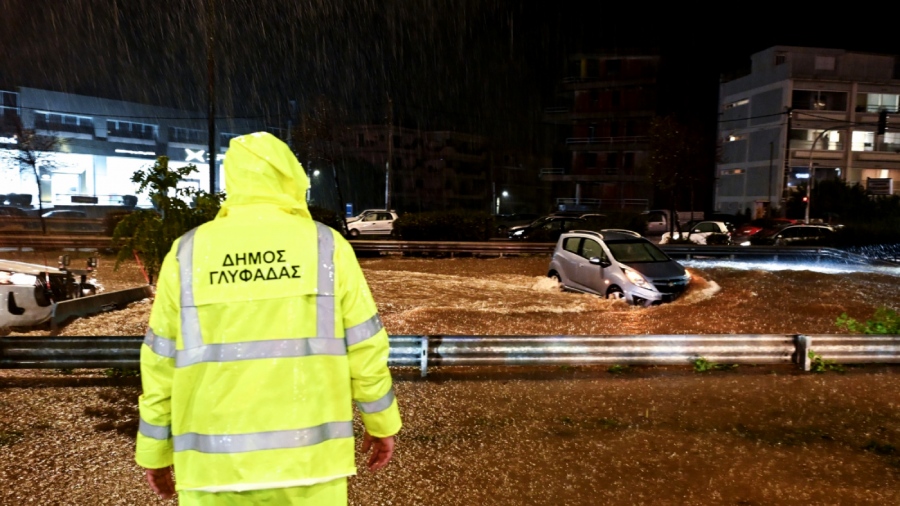 Ανοχύρωτη χώρα η Ελλάδα: 2 νεκροί, δρόμοι - χείμαρροι και διακοπές ρεύματος με την πρώτη βροχή στο «επιτελικό» κράτος της ΝΔ